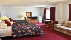 Villager Manor inviting hotel room