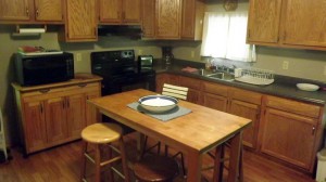 Hunter's View cabin well equipped kitchen
