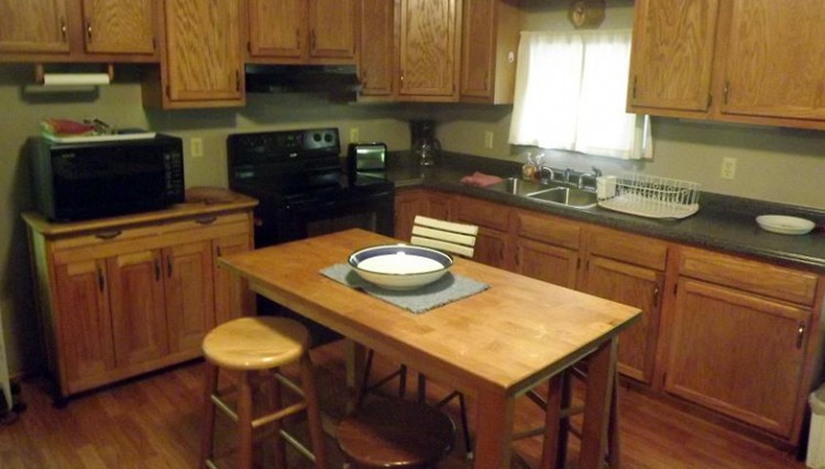 Hunter's View cabin well equipped kitchen