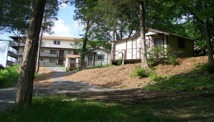 FINGER LAKES WATERFALL RESORT CABINS - Watkins Glen Lodging