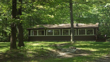 Hunters View cabin nestled in the woods