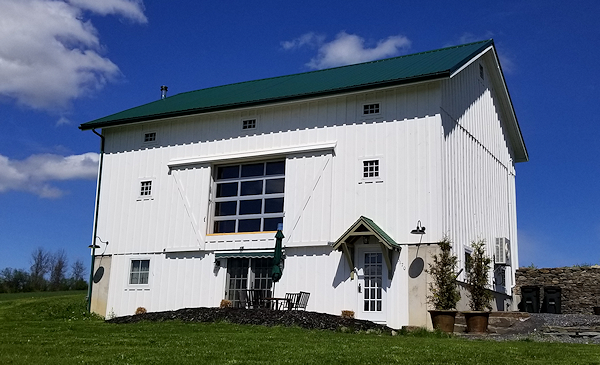 VacationFLX Vineyard Guest Barn Ext