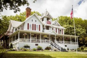 Hudson Manor Bed & Breakfast